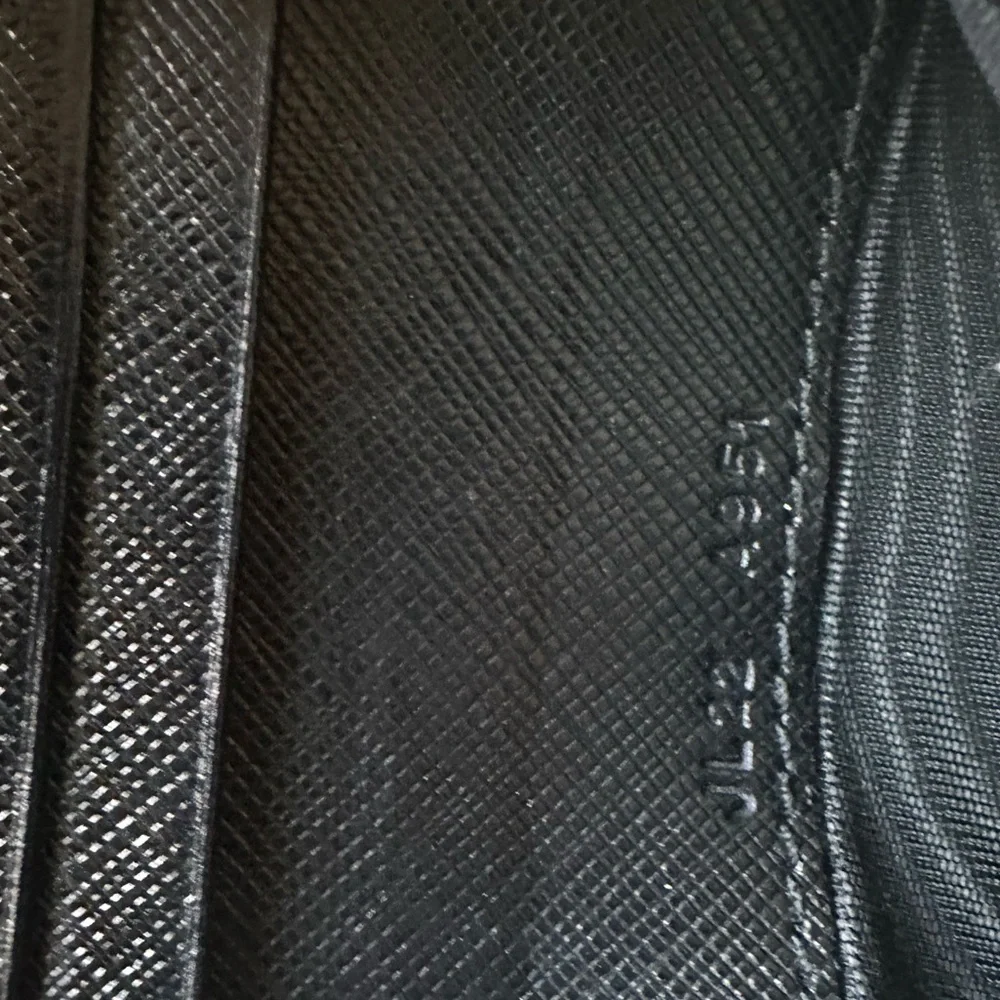 Salvatore Ferragamo wallet in black - Picture 6 of 9